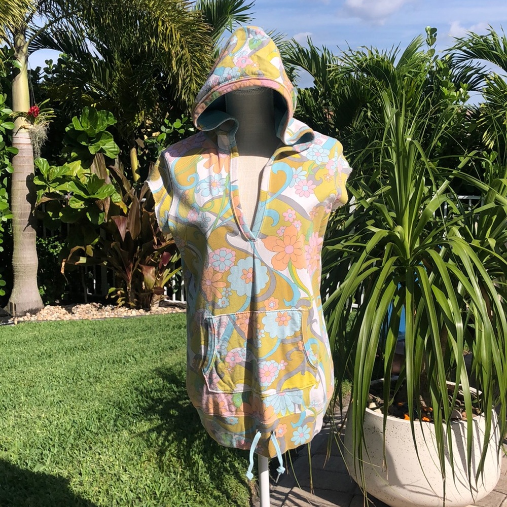 LUCKY BRAND 🍀 FUNKY FLORAL 70’S PRINT HOODIE RAW EDGE SHORT SLEEVES SIZE SMALL